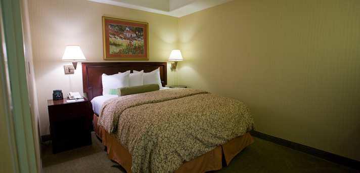 Hotel Embassy - Meadowlands