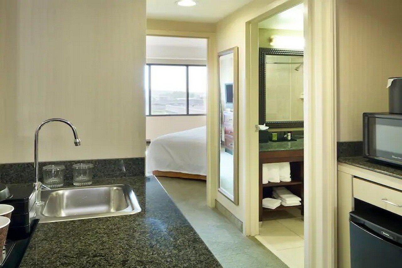 Hotel Embassy - Meadowlands