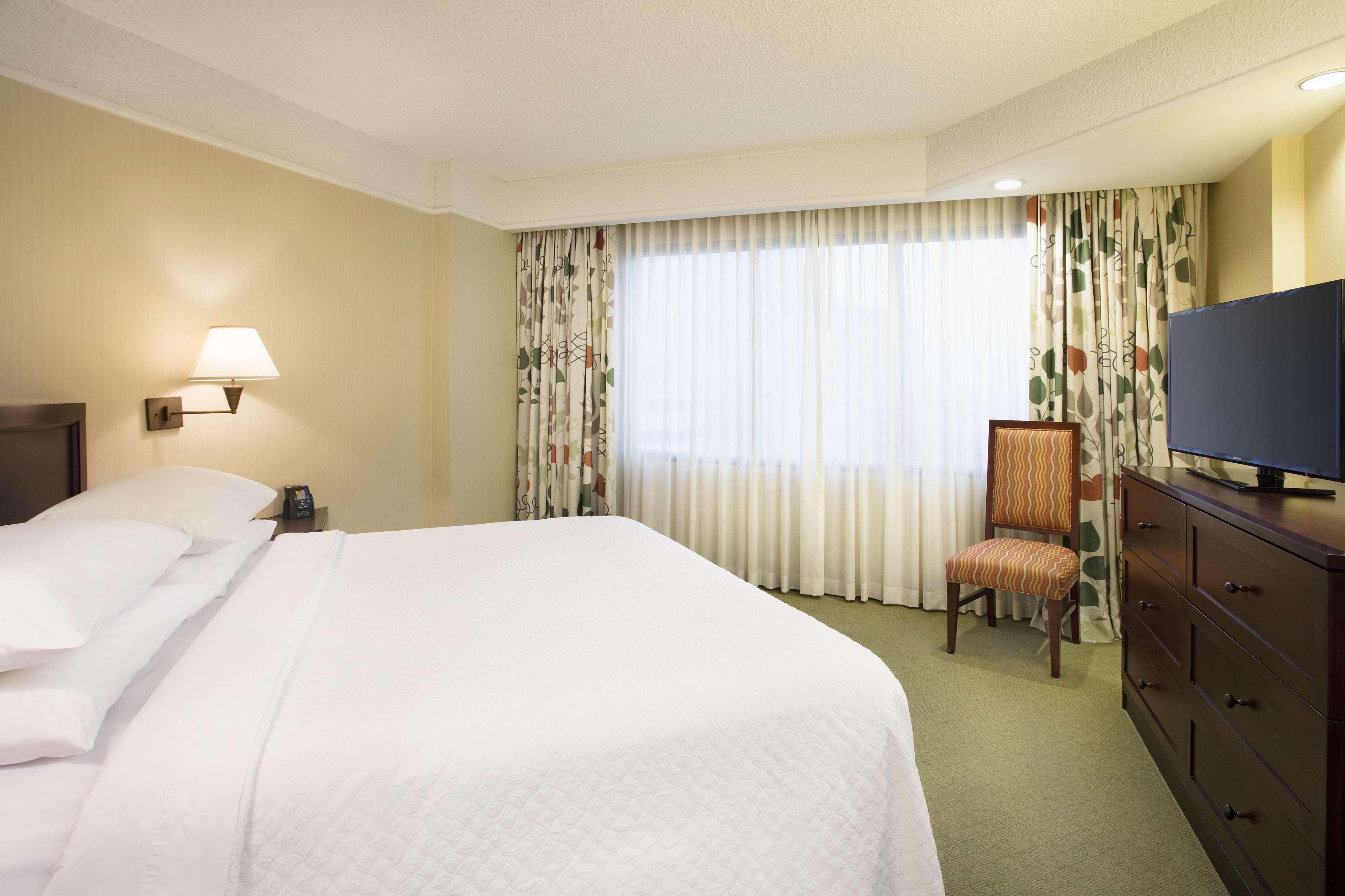 Embassy - Meadowlands Hotel