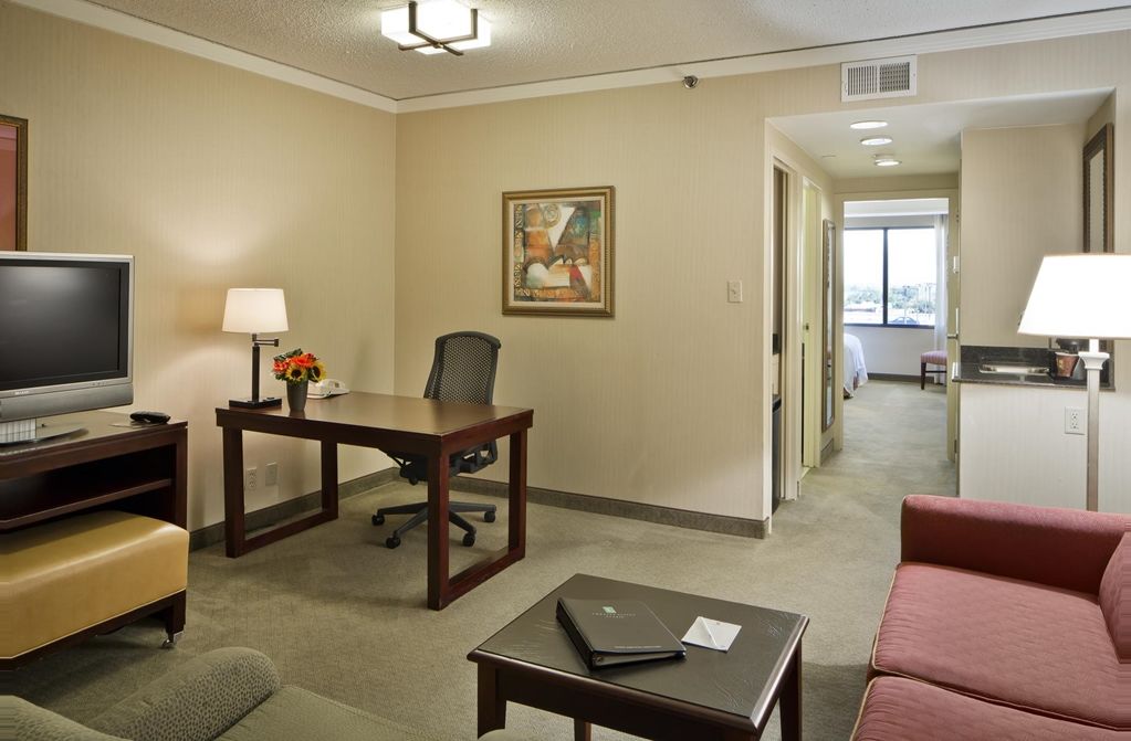 Embassy - Meadowlands Hotel